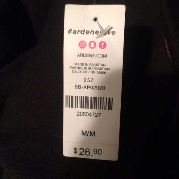 Ardene Black and Pink Kangaroo Pocket Cropped Hoodie - Picture 3 of 3
